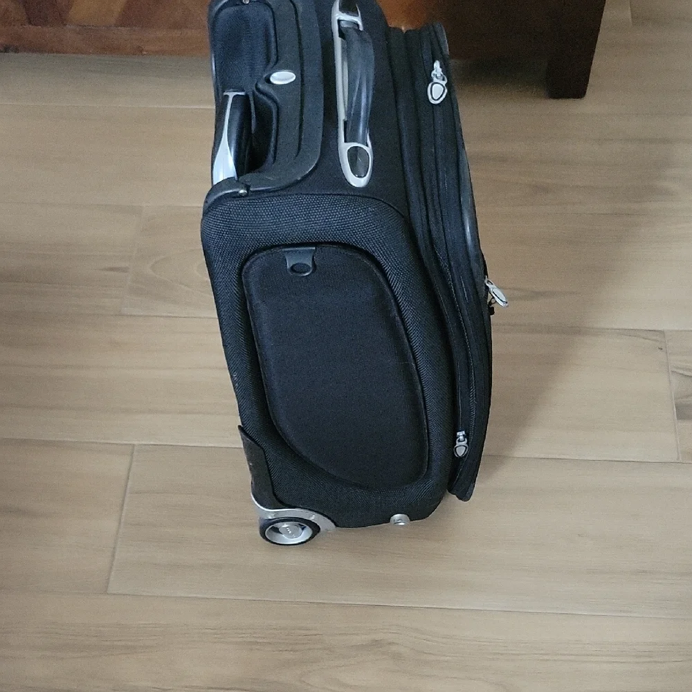 Tumi Transporter T3 Black Rolling Bag